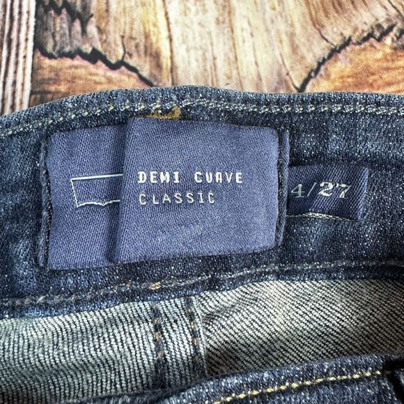Levi's DEMI CURVE Classic Size 4 Mid Rise Crop Capri Jeans Denim Pants 27x21.5 - Picture 8 of 9